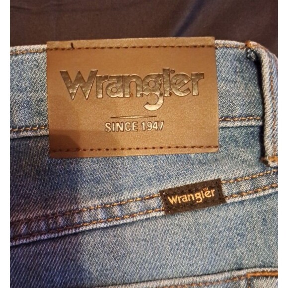 NWT Wrangler, Regular Fit Jeans, Medium Blue Wash Denim, Men’s 32 X 30 CLBP27 - Picture 7 of 11